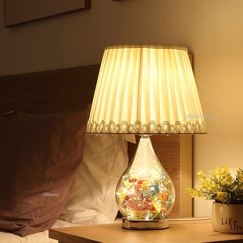 Интерьерные решения: настольные лампы для спальни