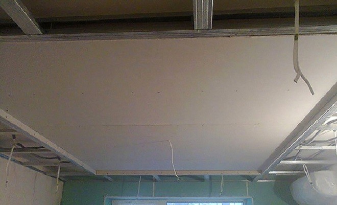 Монтаж потолка из гипсокартона своими руками: особенности установки