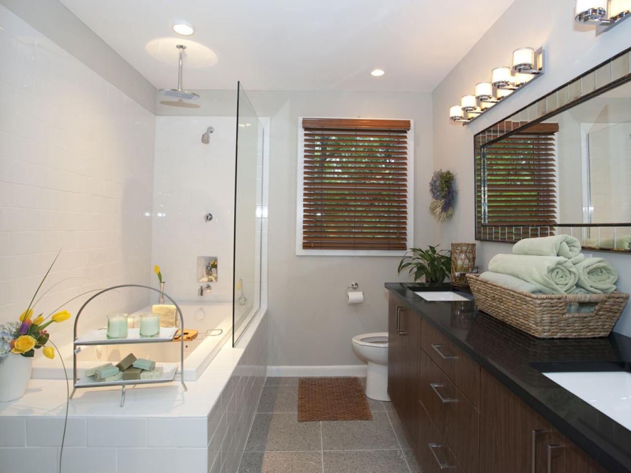 Оформление окна в ванной комнате в частном доме фото