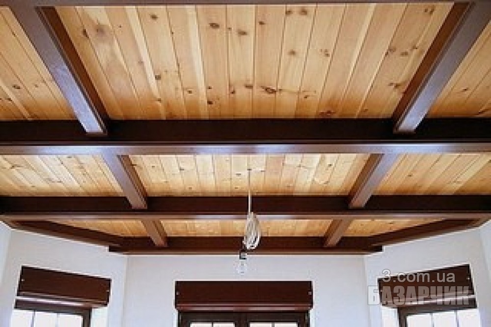 Черновой потолок по деревянным балкам подшивка в частном доме доской и установка
