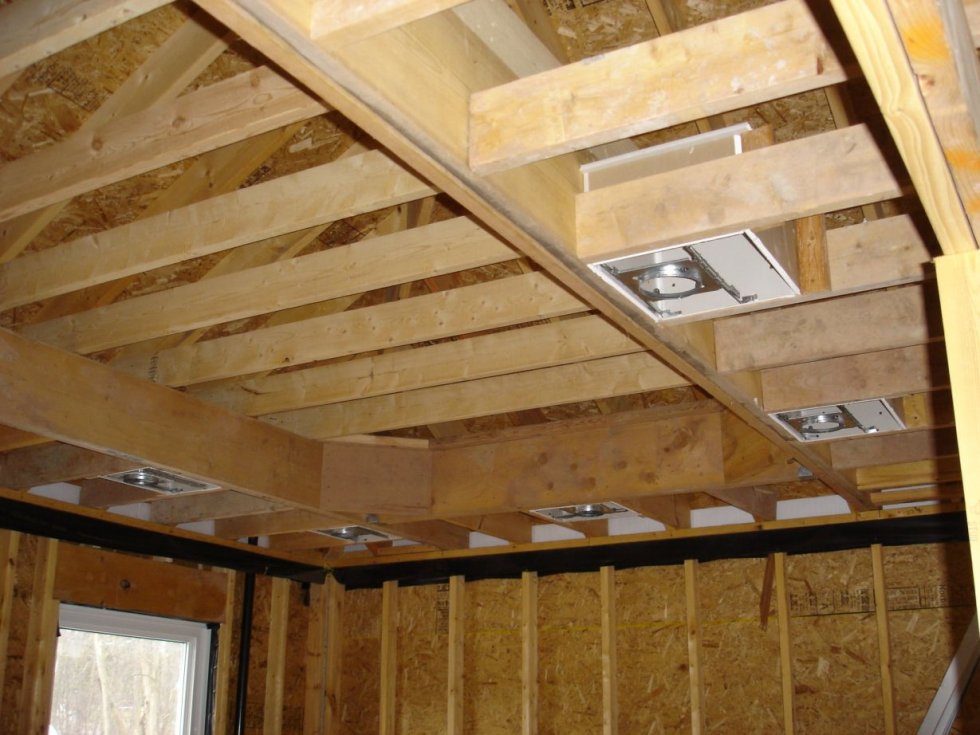 Как подшить потолок с деревянными балками гипсокартоном