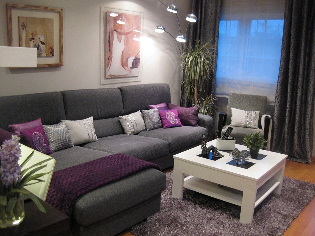 Серый диван в интерьере: виды, фото, дизайн, сочетание с обоями, шторами, декор