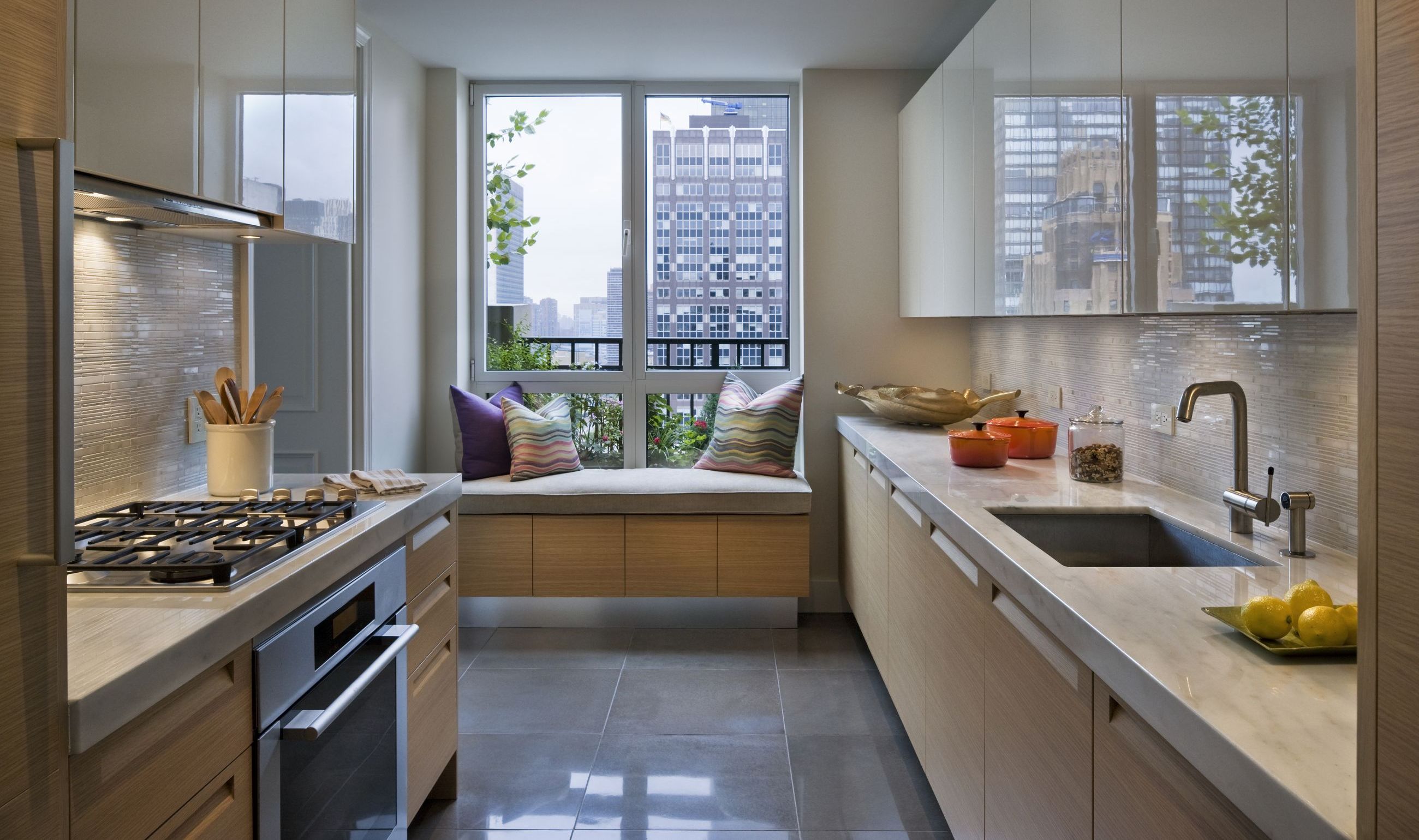 Угловая кухня с окном — фото примеры оформления дизайна — портал о строительстве, ремонте и дизайне