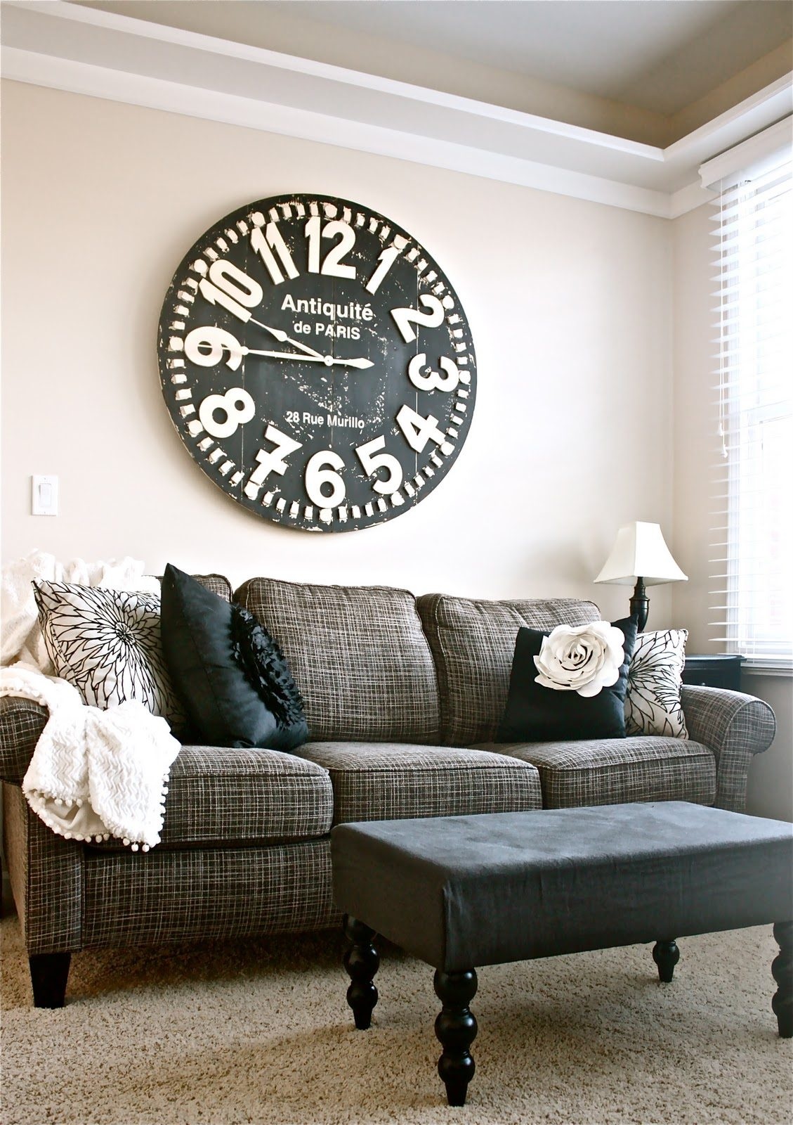 Дизайн стены над диваном в гостиной: идеи оформления и декора, советы дизайнера