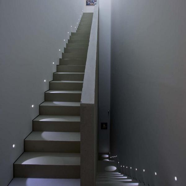 Подсветка лестницы светодиодной лентой - всё о лестницах