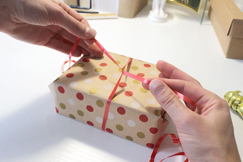 11 способов повторно использовать праздничную упаковочную бумагу с толком