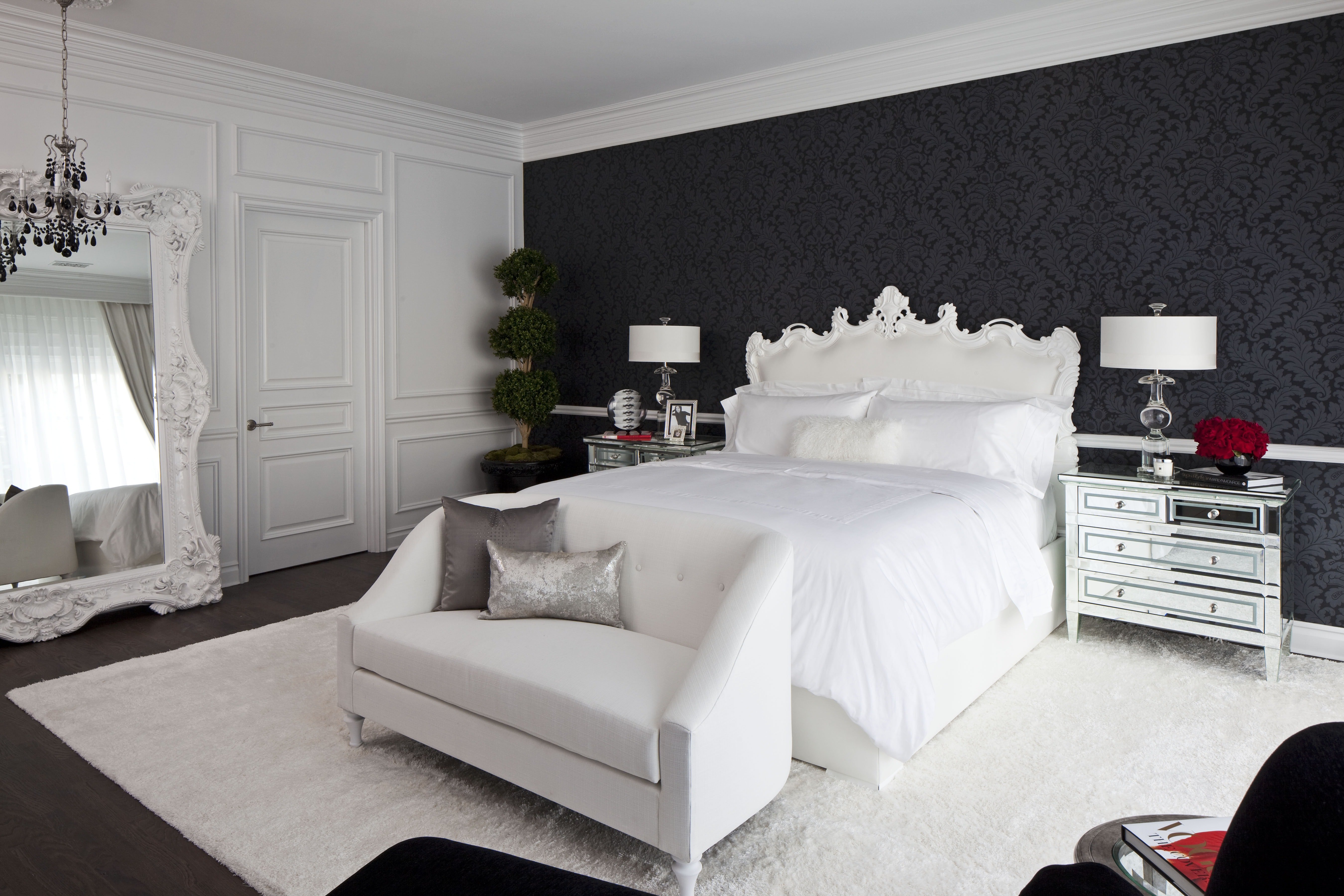 Белая спальня с белой мебелью - 45 фото в интерьере
