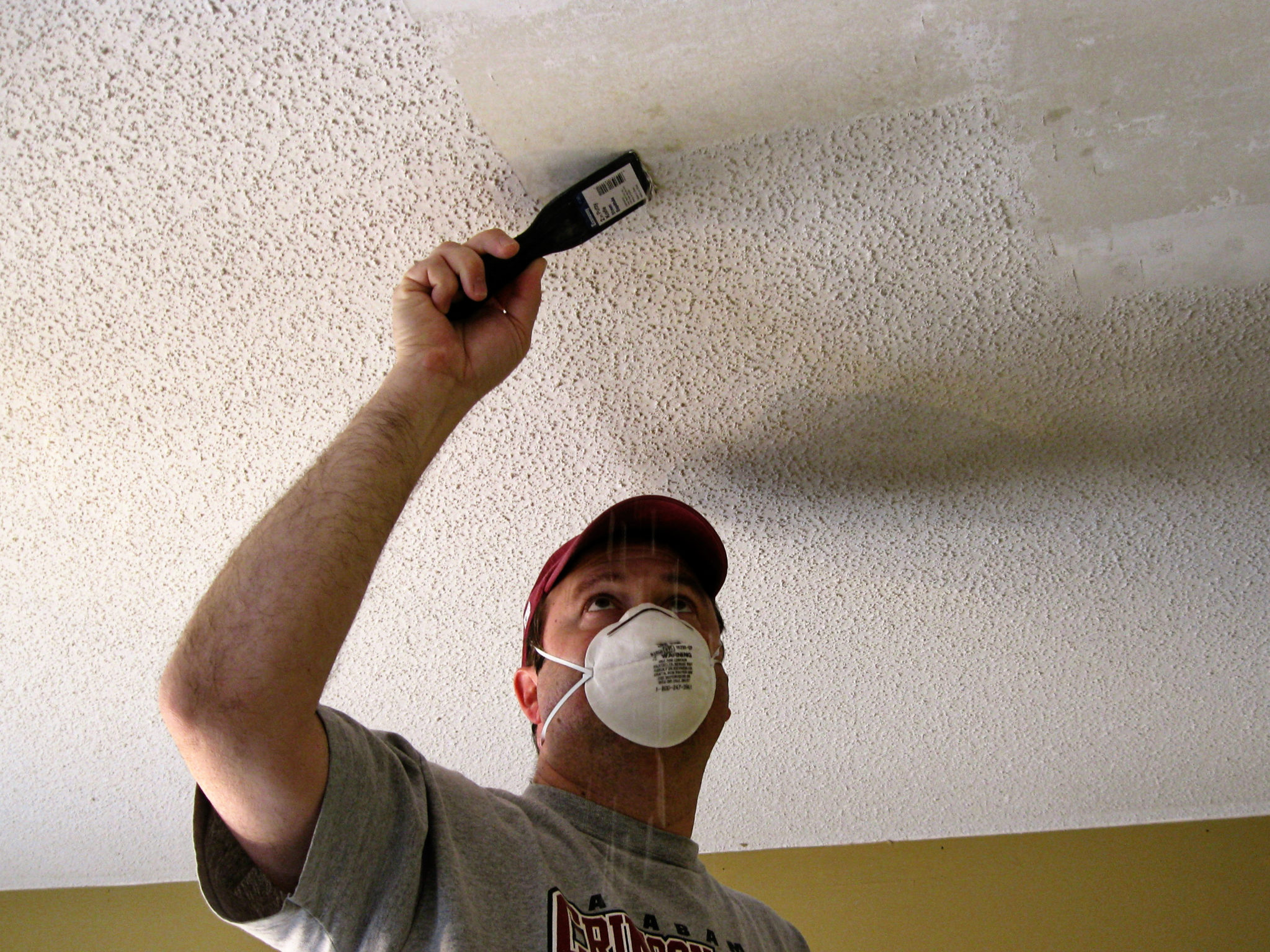 Чем покрасить потолок в квартире – выбор подходящей краски