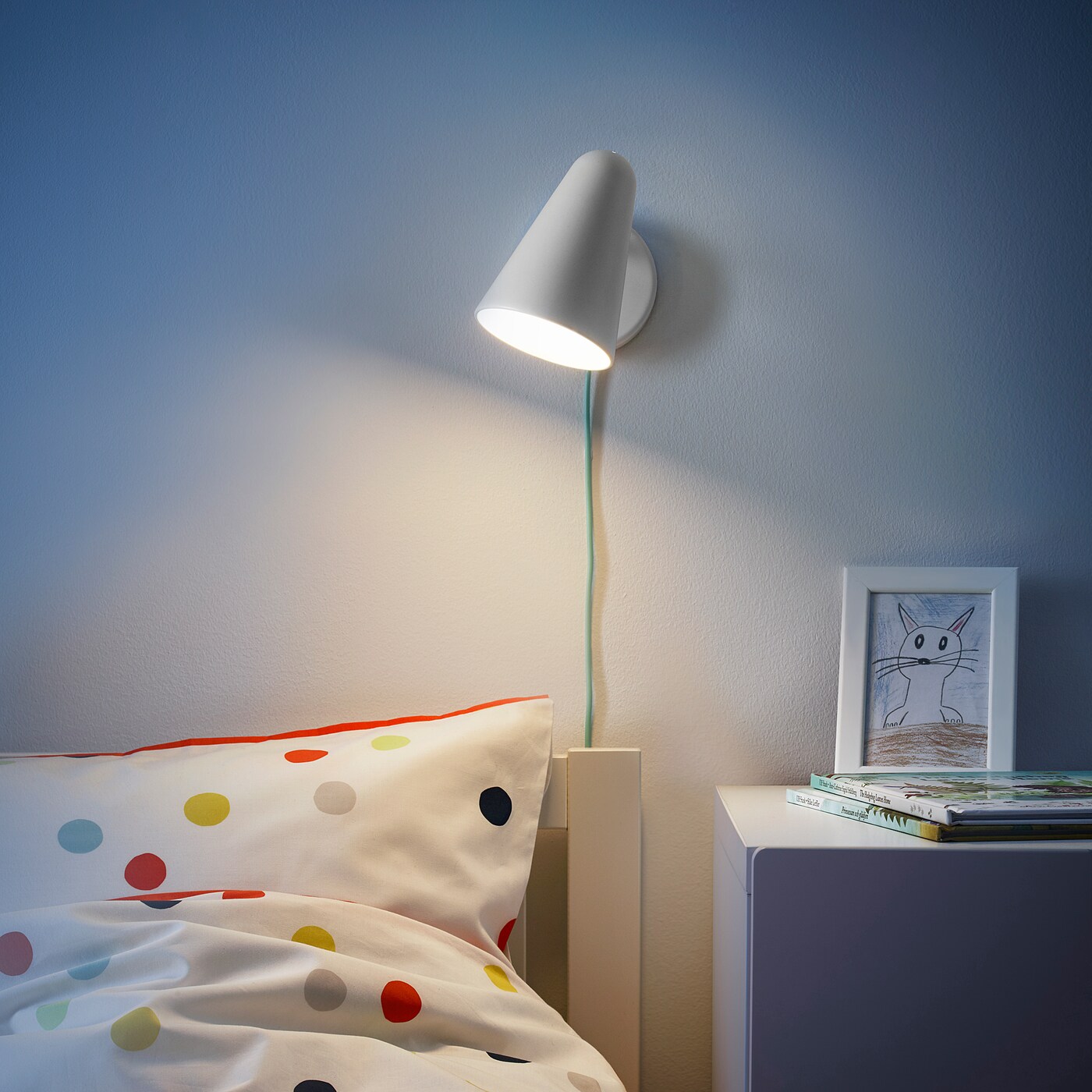 Организация освещения в детских комнатах: светильники и подсветка