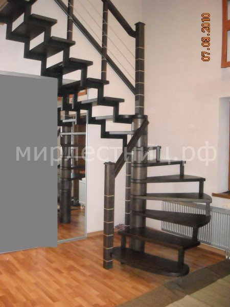Лестницы на металлокаркасе, лестницы на второй этаж с деревянными ступенями с железным каркасом