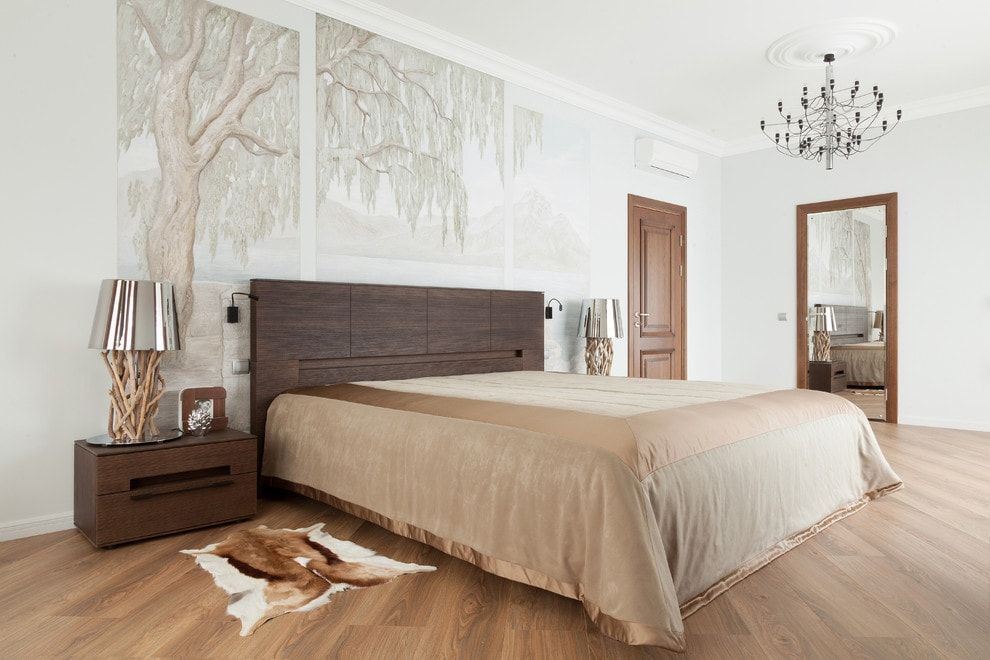 Ламинат в спальне на стене: дизайн спальни в практичном решении, преимущества и особенности отделки, как закрепить своими руками и как выбрать оттенок