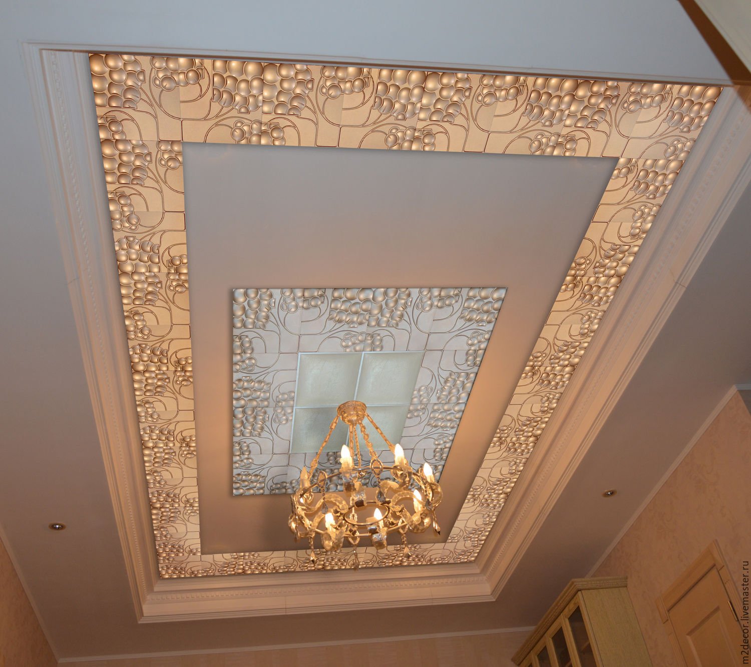 Дизайн потолка в гостиной: 100 фото оформления потолка в зале