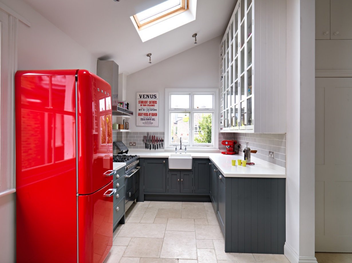 Расположение холодильника на кухне: варианты дизайна