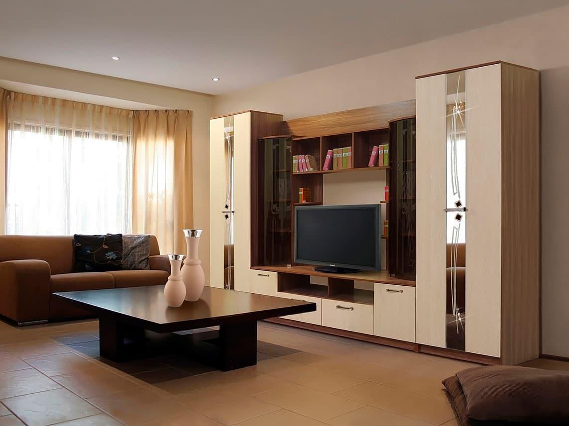 Интересные варианты стенок под телевизор для гостиной комнаты