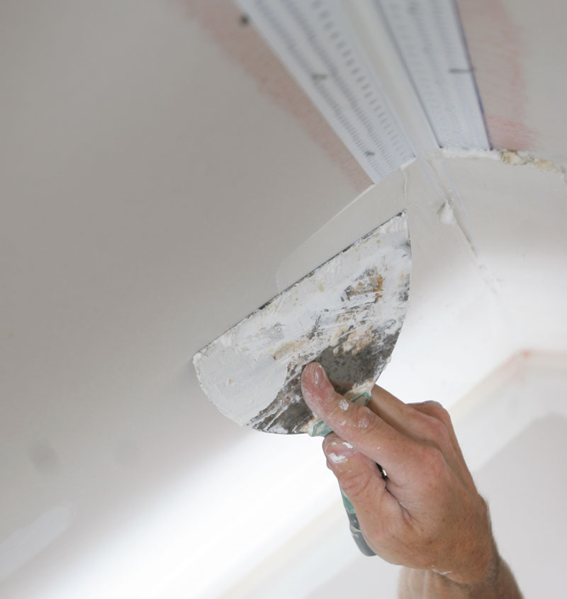 Как шпаклевать потолок из гипсокартона, чтобы избежать ошибок?