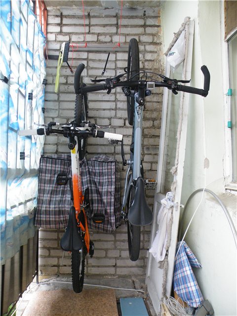 Хранение велосипеда на балконе зимой, подготовка, условия хранения, крепления для хранения.