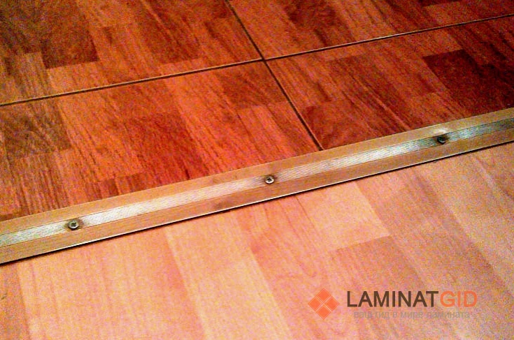 Подготовка бетонного и деревянного пола под ламинат - пошаговая инструкция