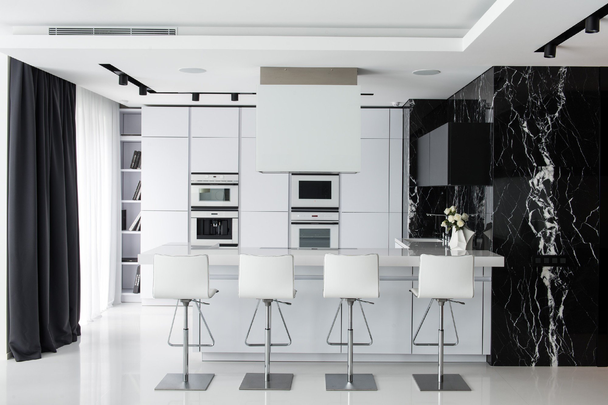 Черно-белая кухня - правила оформления, лучшие стилевые решения отделки и советы по выбору интерьера