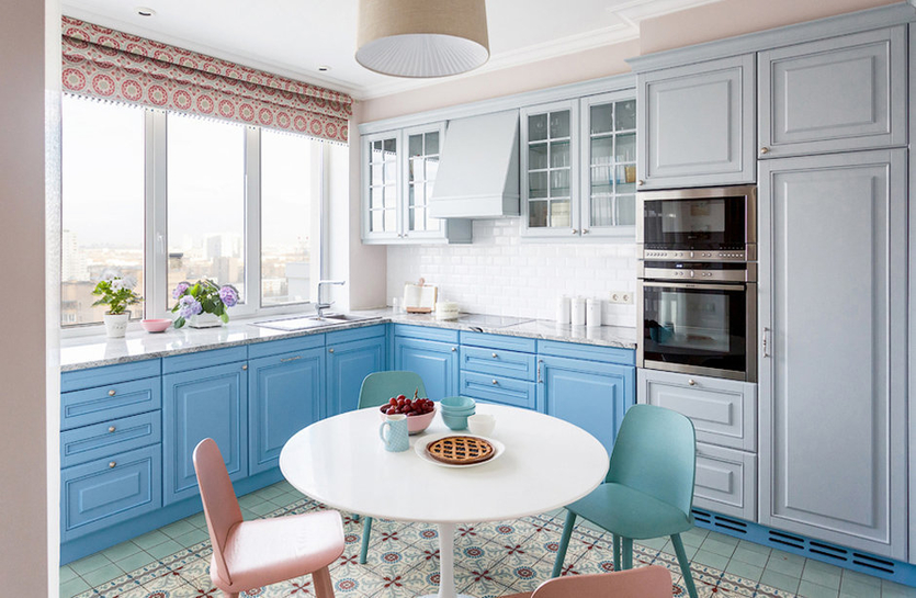 Уютная кухня голубого цвета