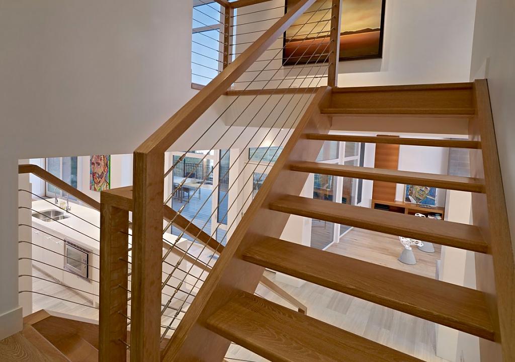 Лестницы из дерева в частном доме (с поворотом, перилами, балясинами). чертежи, схемы + 75 фото