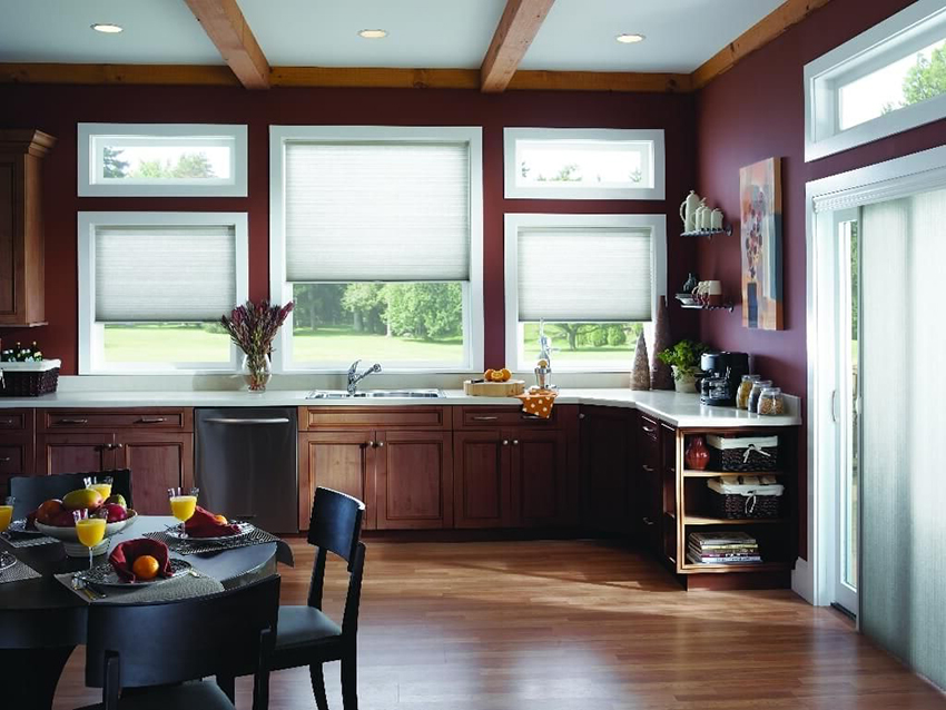 Дизайн кухни с окном: 9 способов, как задействовать окно с пользой