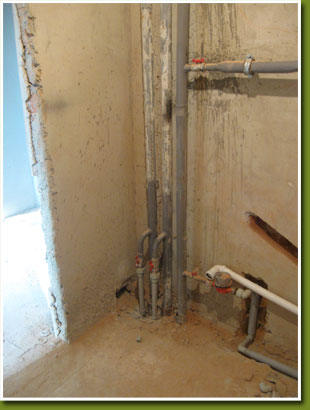 Как спрятать газовую трубу на кухне: скрыть в стене и зашить гипсокартоном