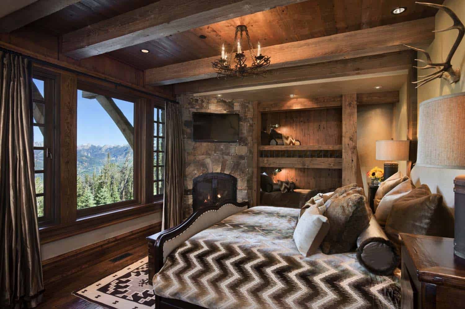 Красивое оформление интерьера спальни в деревянном доме
