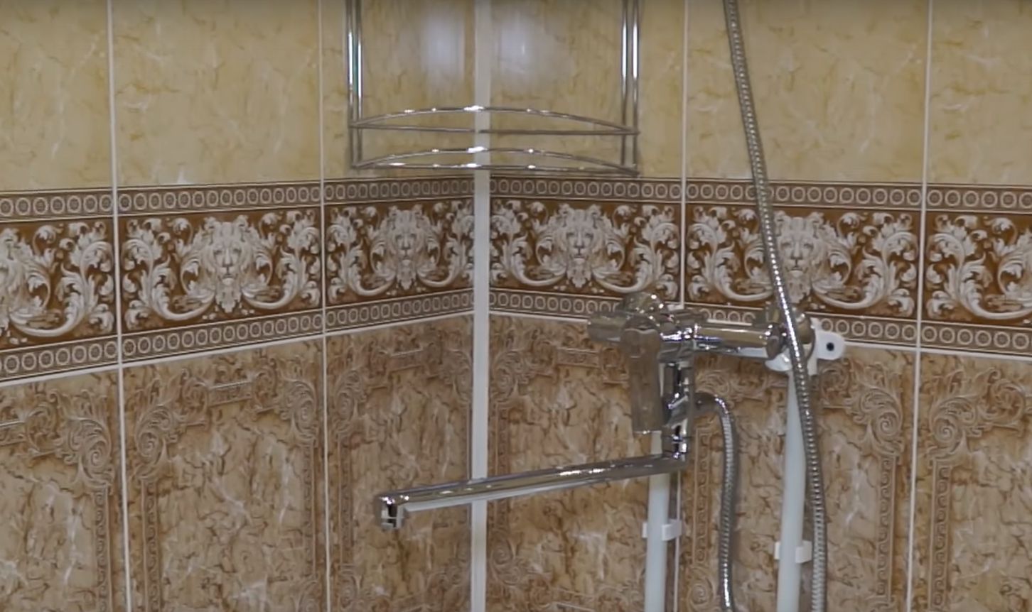 отделка стен ванной комнаты пластиковыми панелями фото