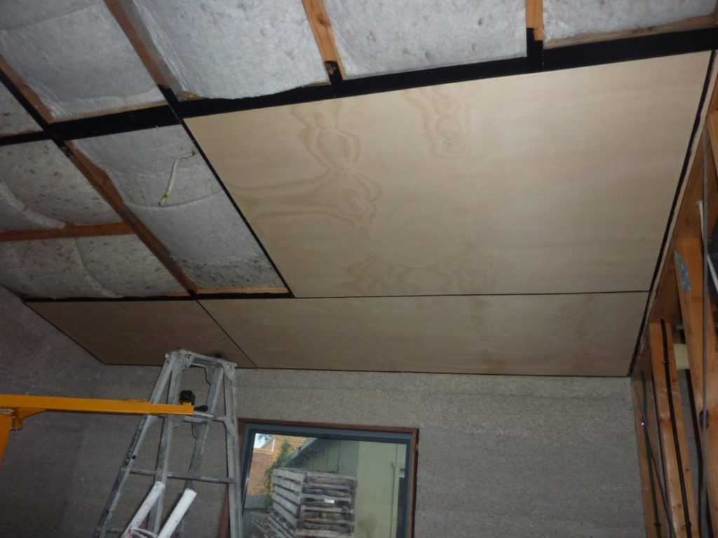 Как подшить потолок фанерой: рекомендации