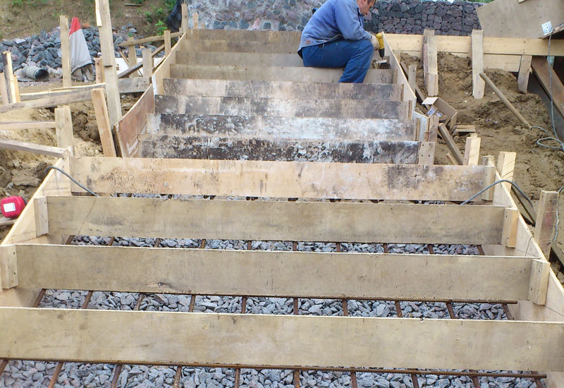 Как залить лестницу из бетона для крыльца своими руками: пошаговая инструкция + фото