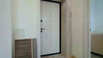 Чем отделать откосы входной двери внутри квартиры