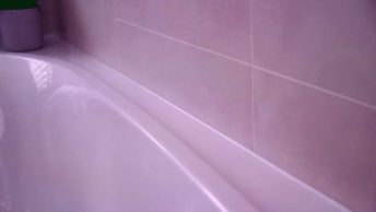 Чем закрыть зазор между ванной и стеной: способы, которые действительно работают