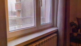 Почему запотевают пластиковые окна изнутри квартиры