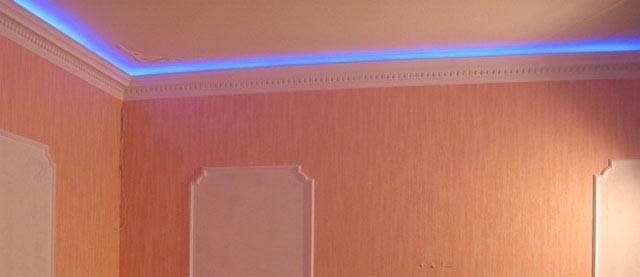 Натяжной потолок с подсветкой — светодиодная лента по периметру, внутренняя подсветка светодиодами, потолок с контурной скрытой подсветкой