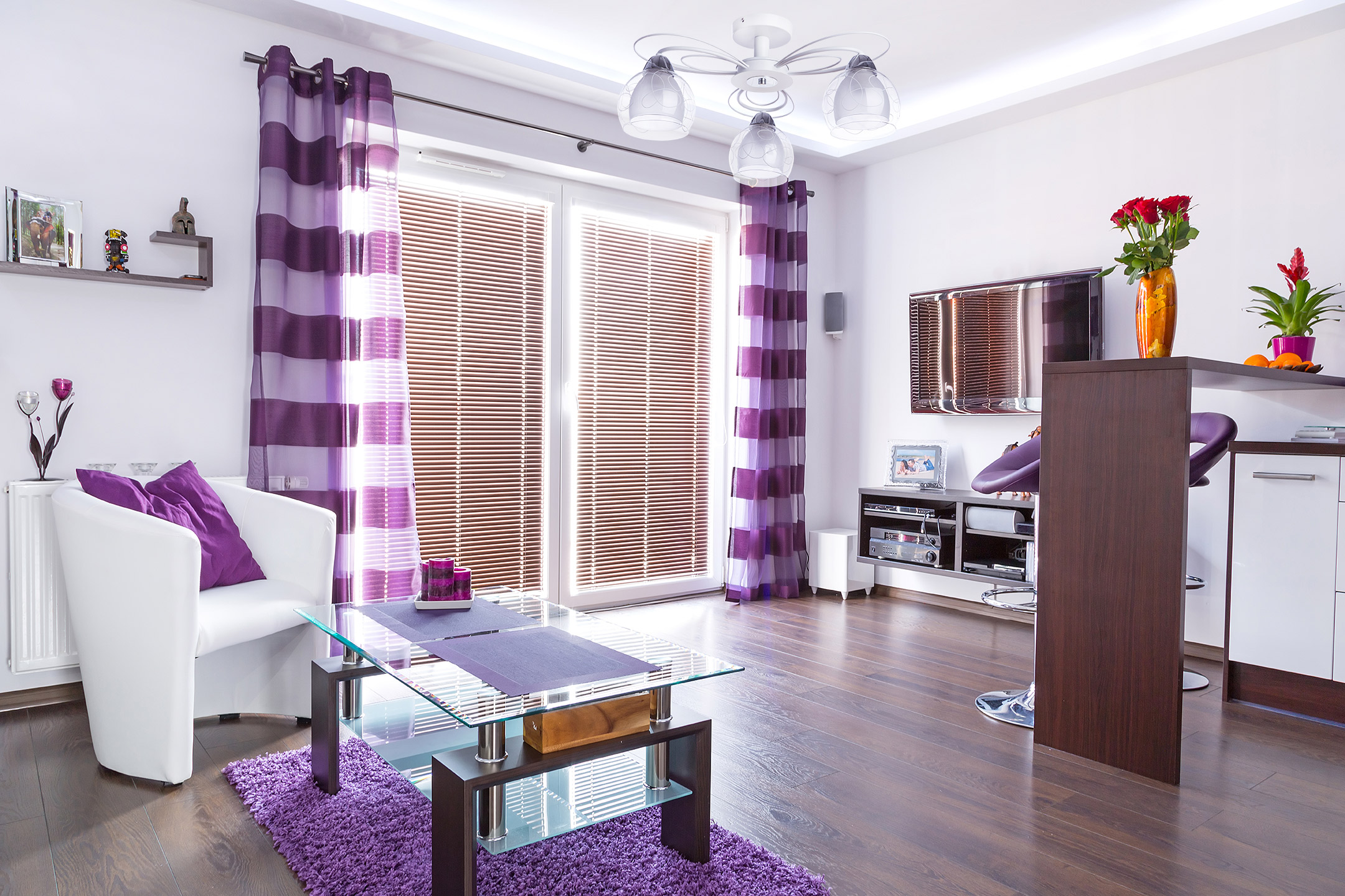 Варианты выбора стиля и цвета штор для гостиной комнаты