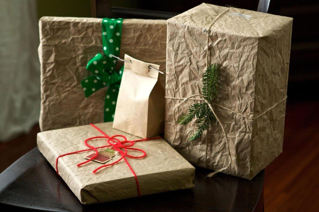 Упаковка подарков, как красиво оформить подарок своими руками в упаковочную бумагу
