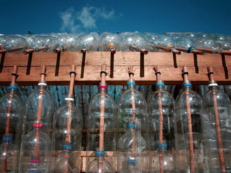 Теплица из пластиковых бутылок. проекты своими руками с пошаговыми фото