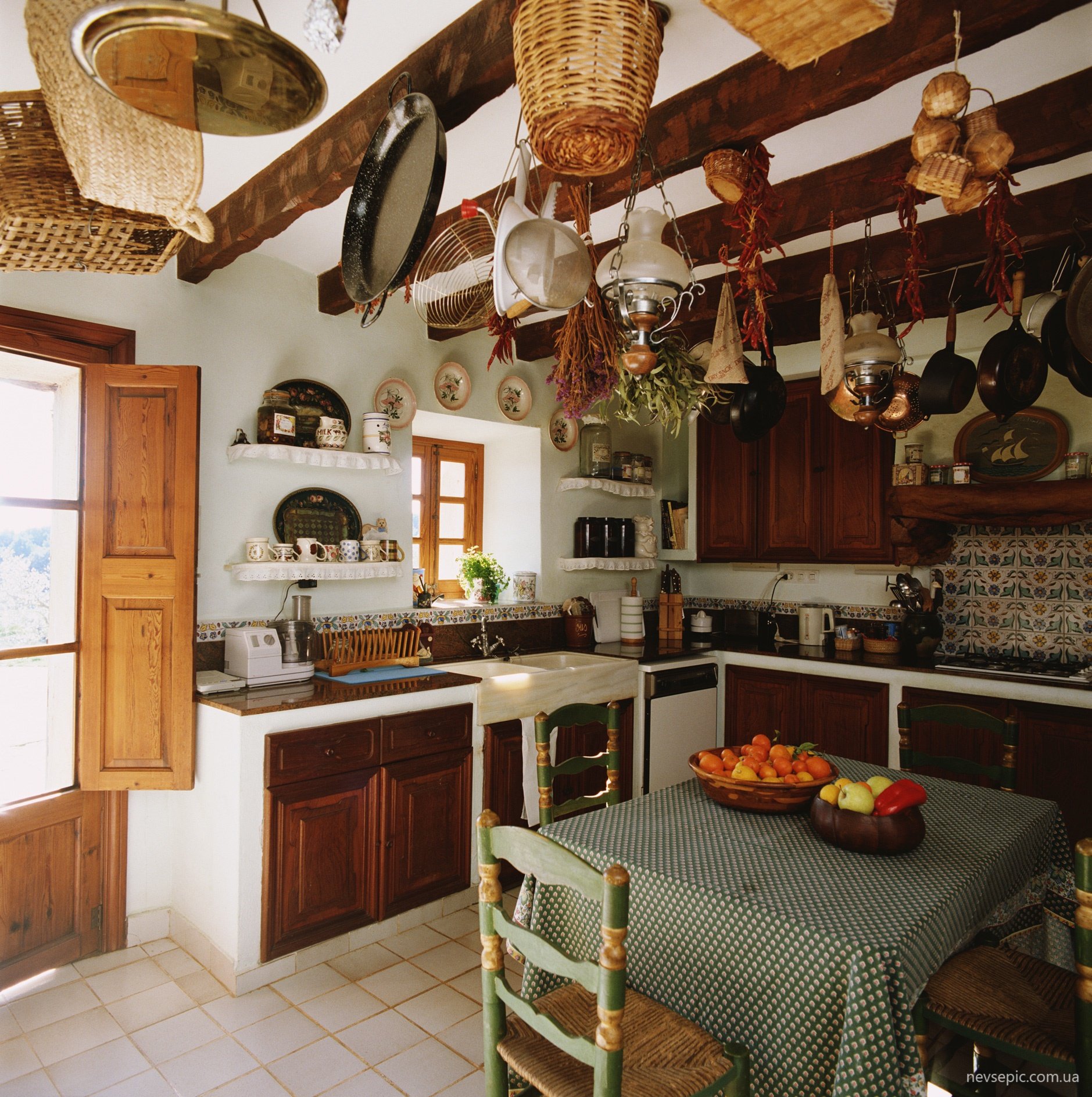 Деревенский стиль для интерьера кухни – вариант для дома или квартиры