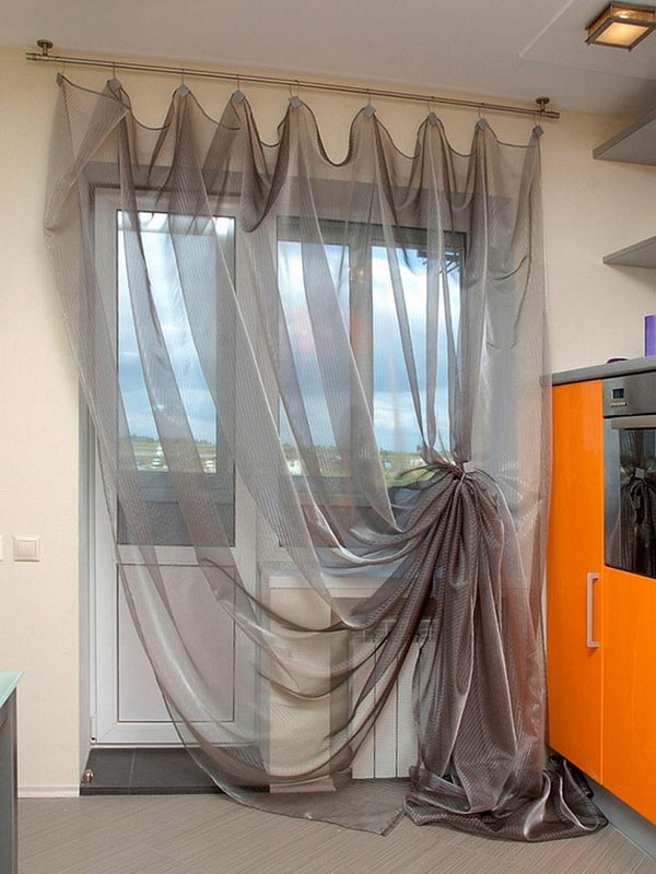Шторы на кухню с балконной дверью — 123 фото в современном дизайне
