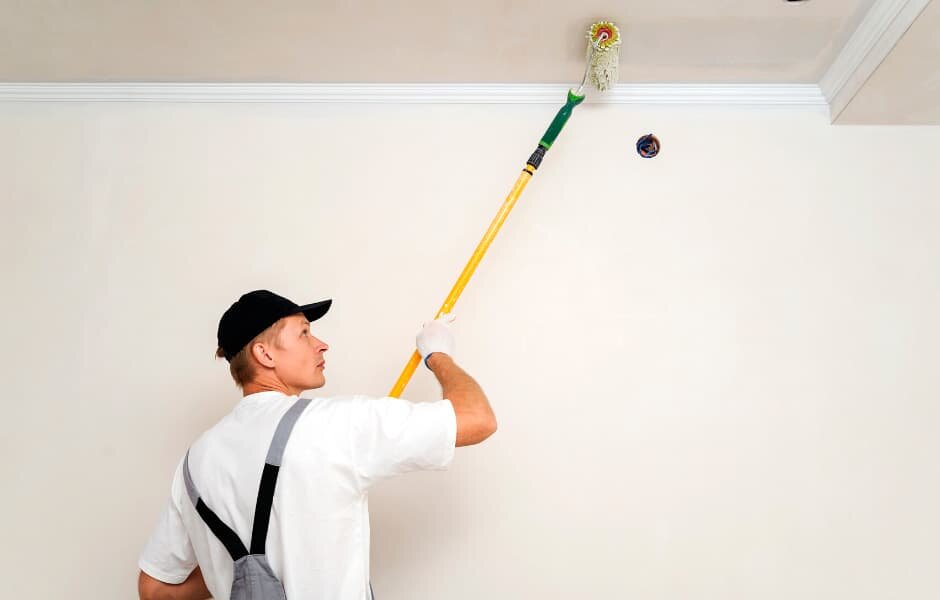 Побелка потолка водоэмульсионной краской — как сделать правильно?