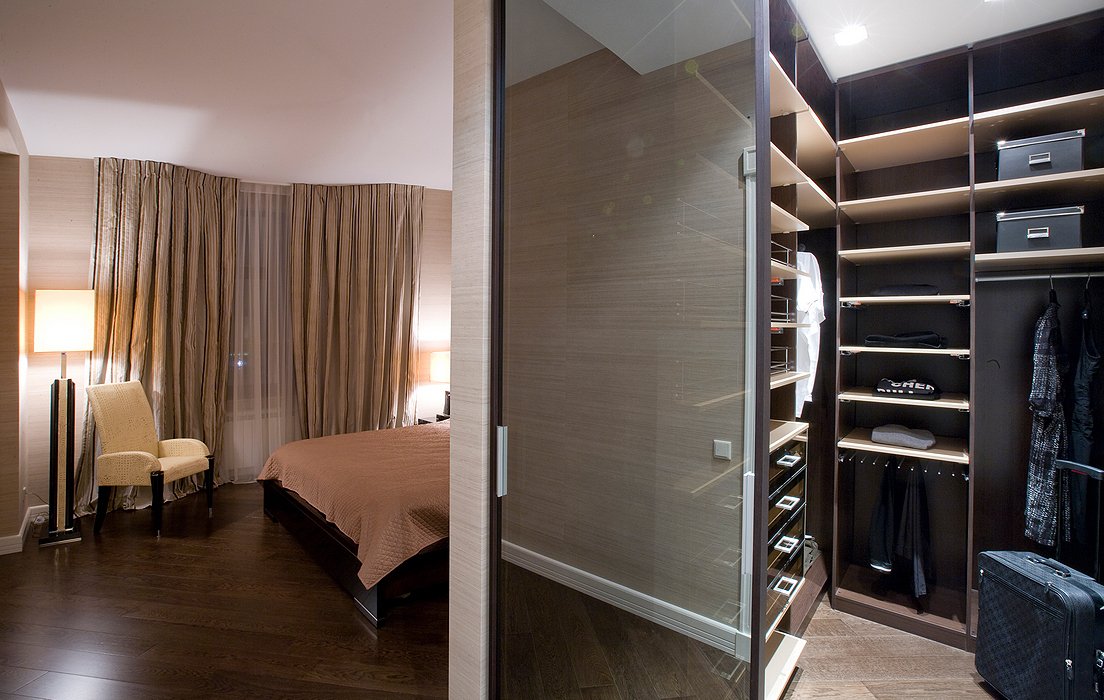 Дизайн спальни с гардеробной комнатой (16 фото), интерьер встроенной гардеробной в спальне: описываем развернуто