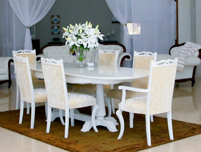 Стулья в интерьере - особенности подбора для стильного интерьера современной гостиной или кухни