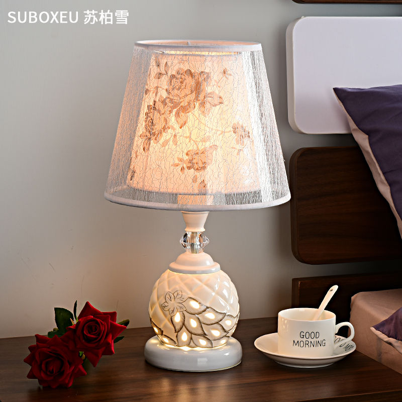 Настольные лампы для спальни - фото дизайна красивых прикроватных ламп с абажуром