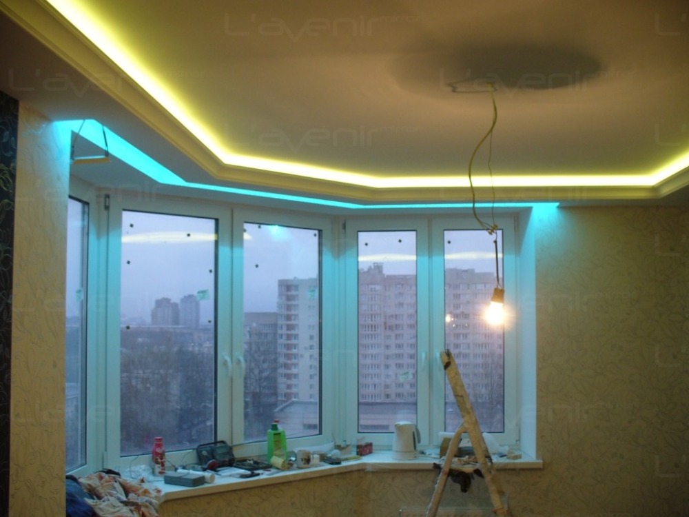 Как сделать натяжные потолки с подсветкой по периметру – варианты устройства освещения