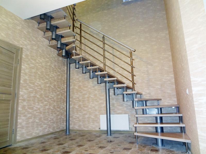 Чертежи лестницы на второй этаж с поворотами