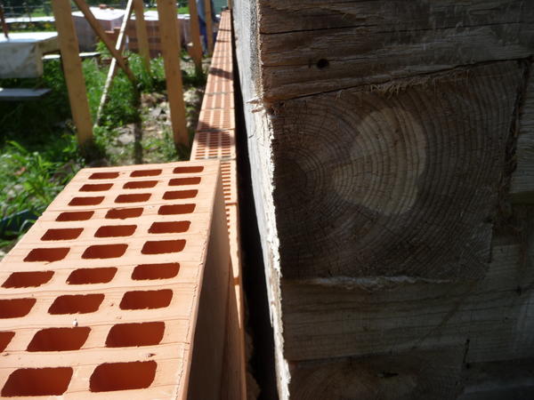 Как обложить кирпичом деревянный дом — правила выполнения работ
