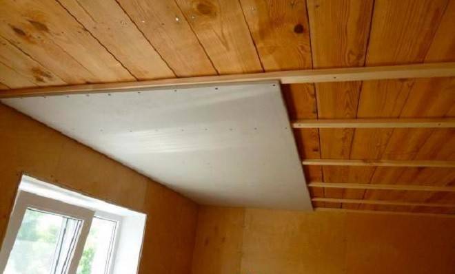Как обшить гипсокартоном потолок из дранки