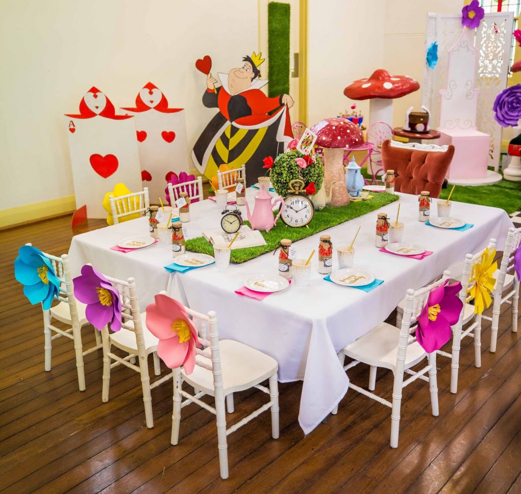 Как украсить стол на день рождения. 33 оригинальных идеи, которые можно претворить в жизнь