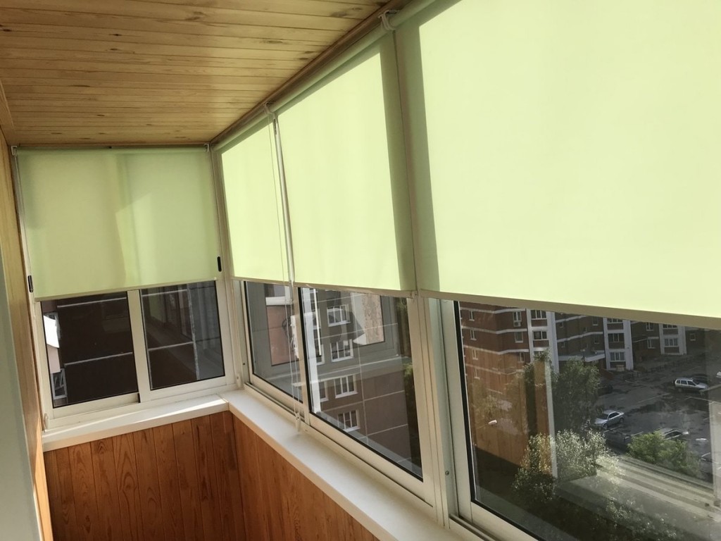 Подбираем рулонные шторы на окна балкона и лоджии