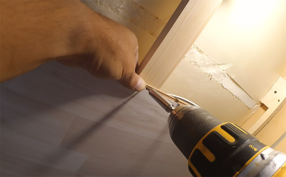 Как отделать стены помещения ламинатом — технология монтажа